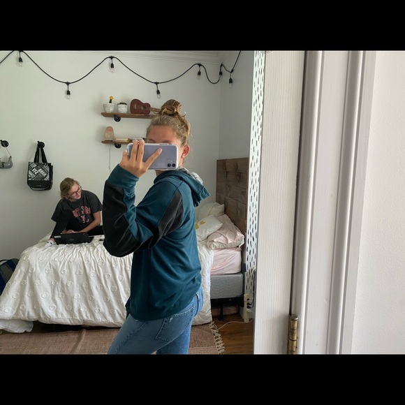 lulu lemon sweatshirts - Picture 3 of 3